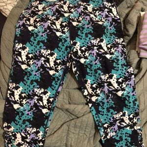 Ruby ribbon Nwot xxl Capri w/ shapewear built in